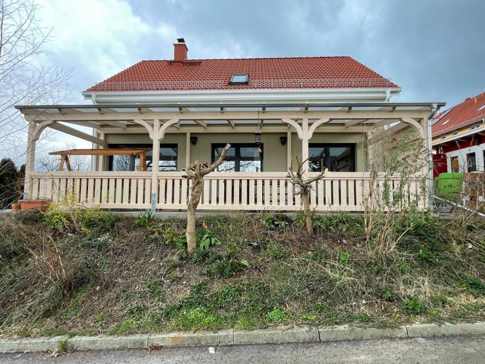 Überdachung
